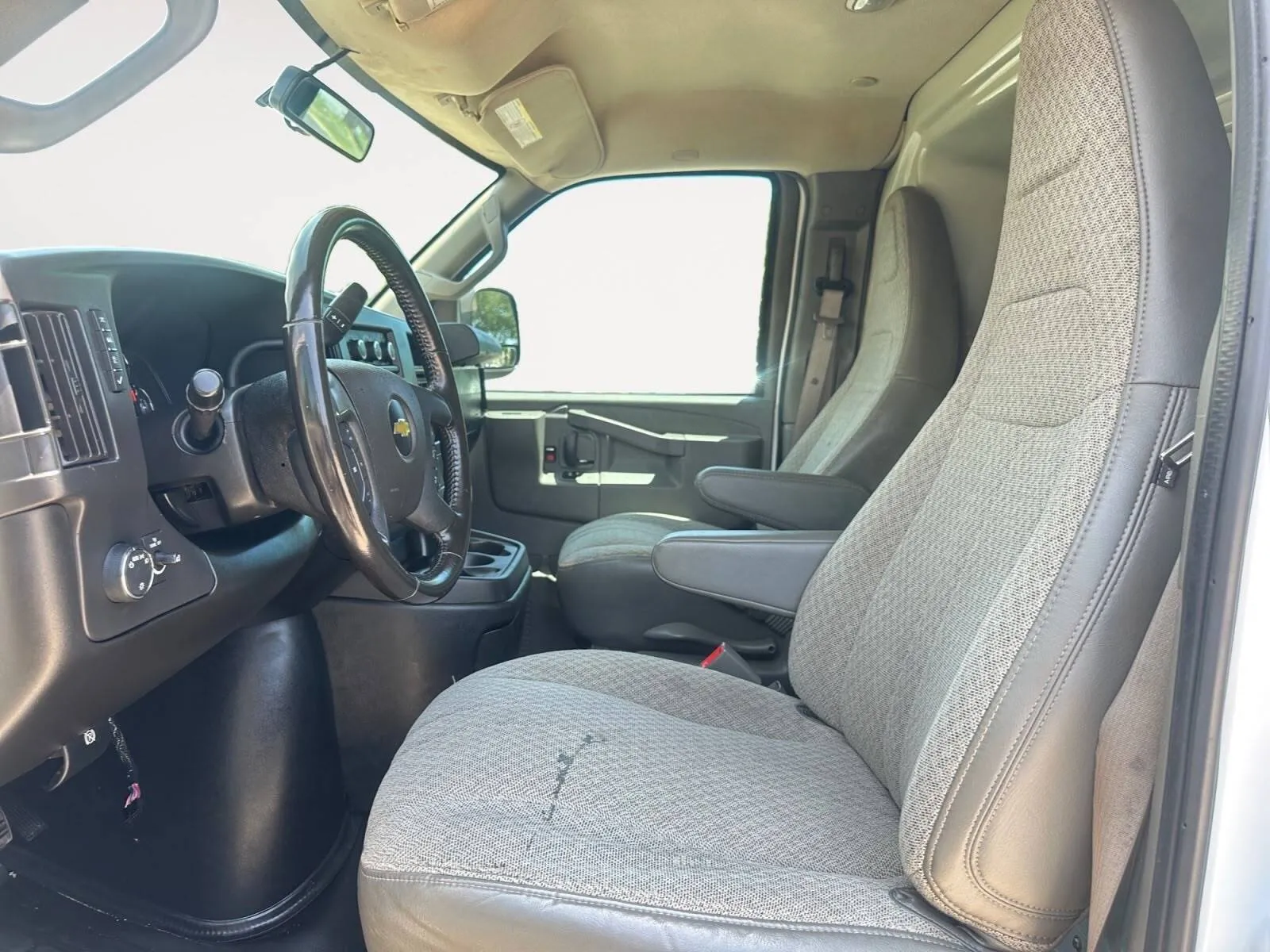 Chevrolet Express photo 19