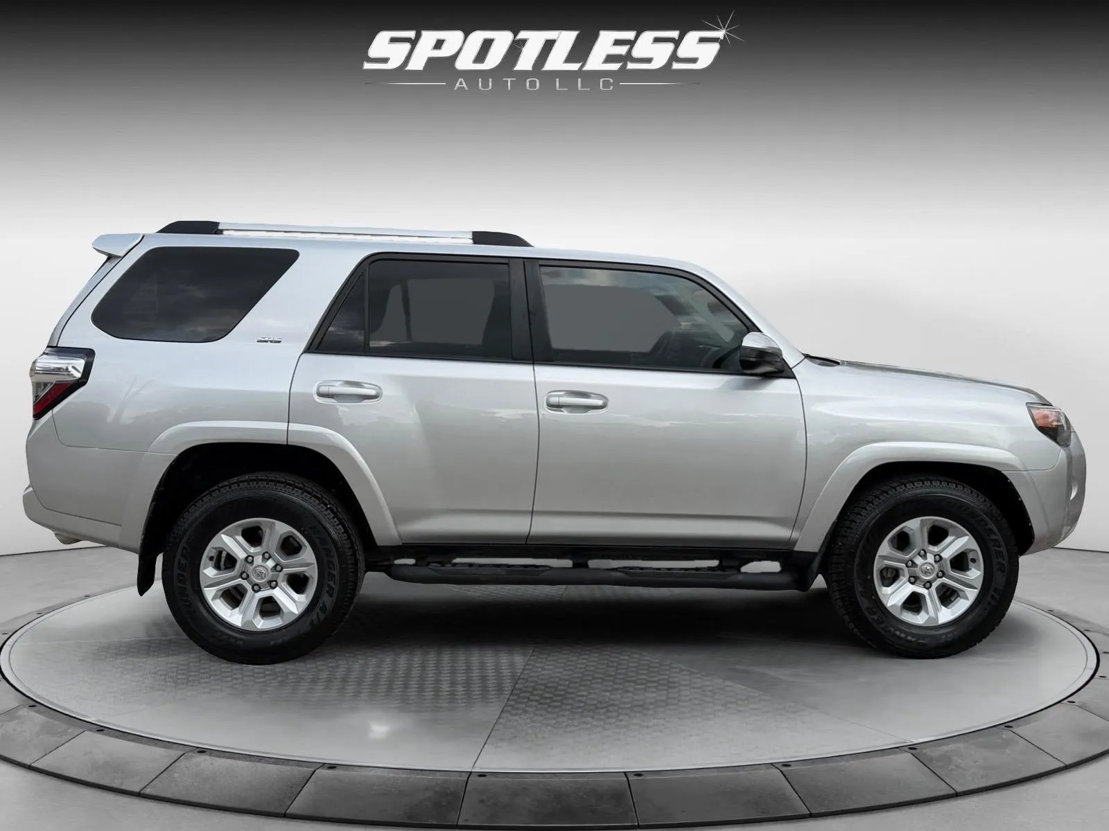 Toyota 4Runner photo 8