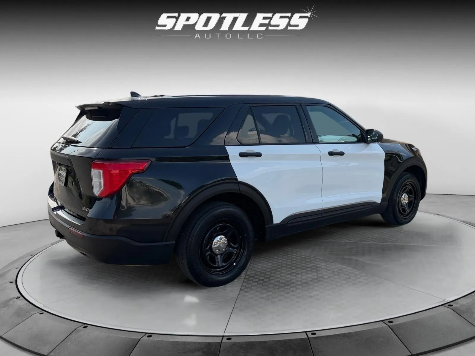Ford Explorer photo 7