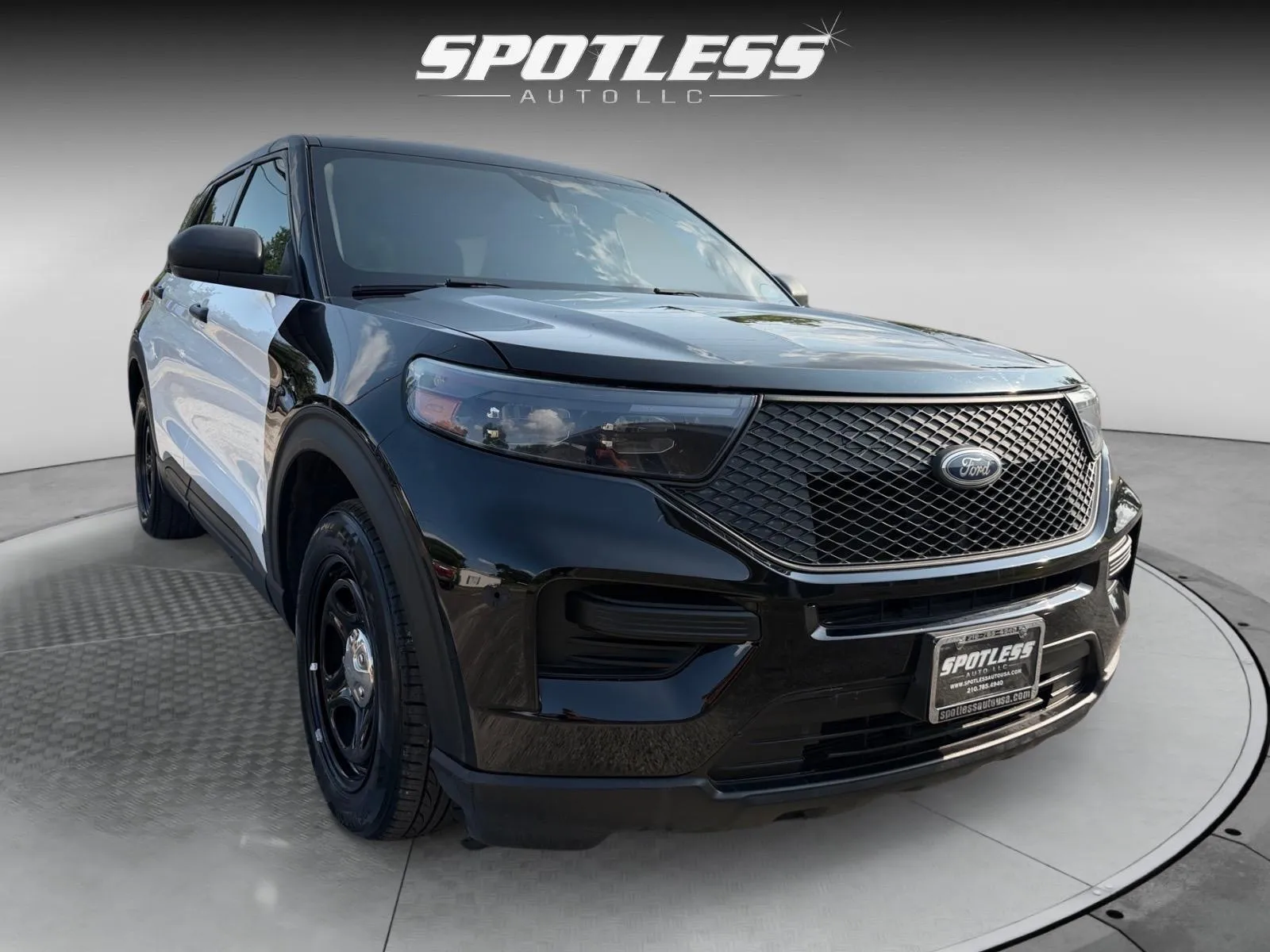 Ford Explorer photo 9