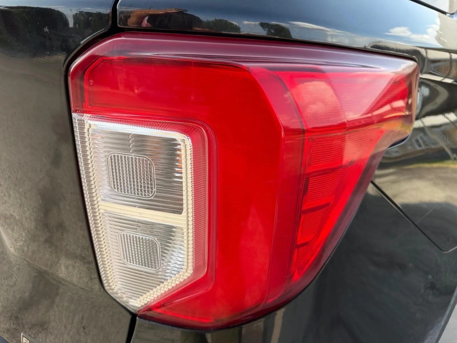 Ford Explorer photo 12