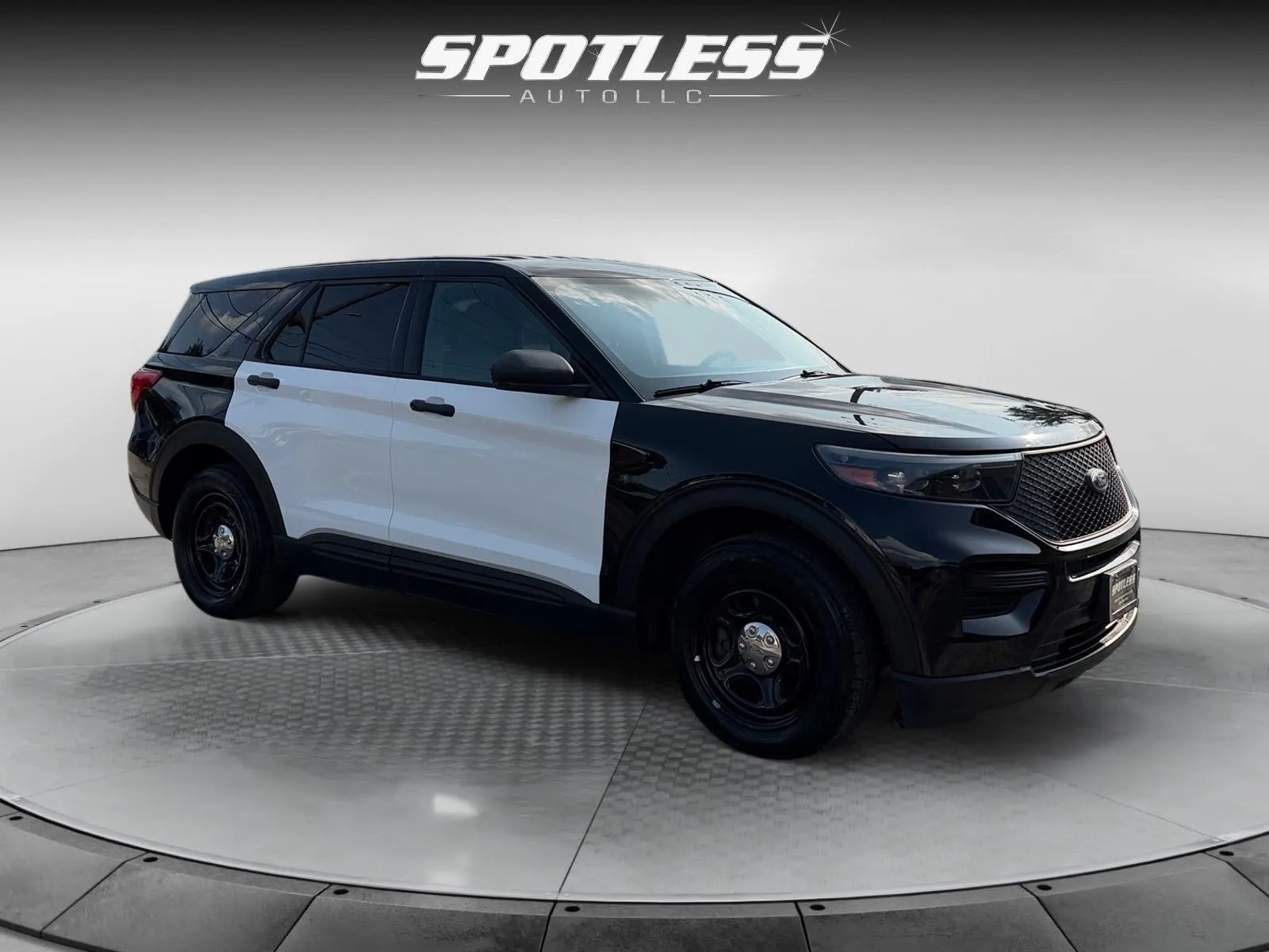 Ford Explorer photo 11