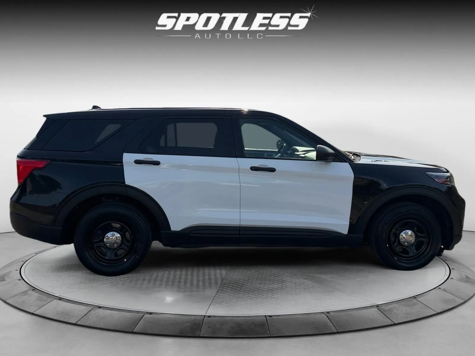 Ford Explorer photo 8