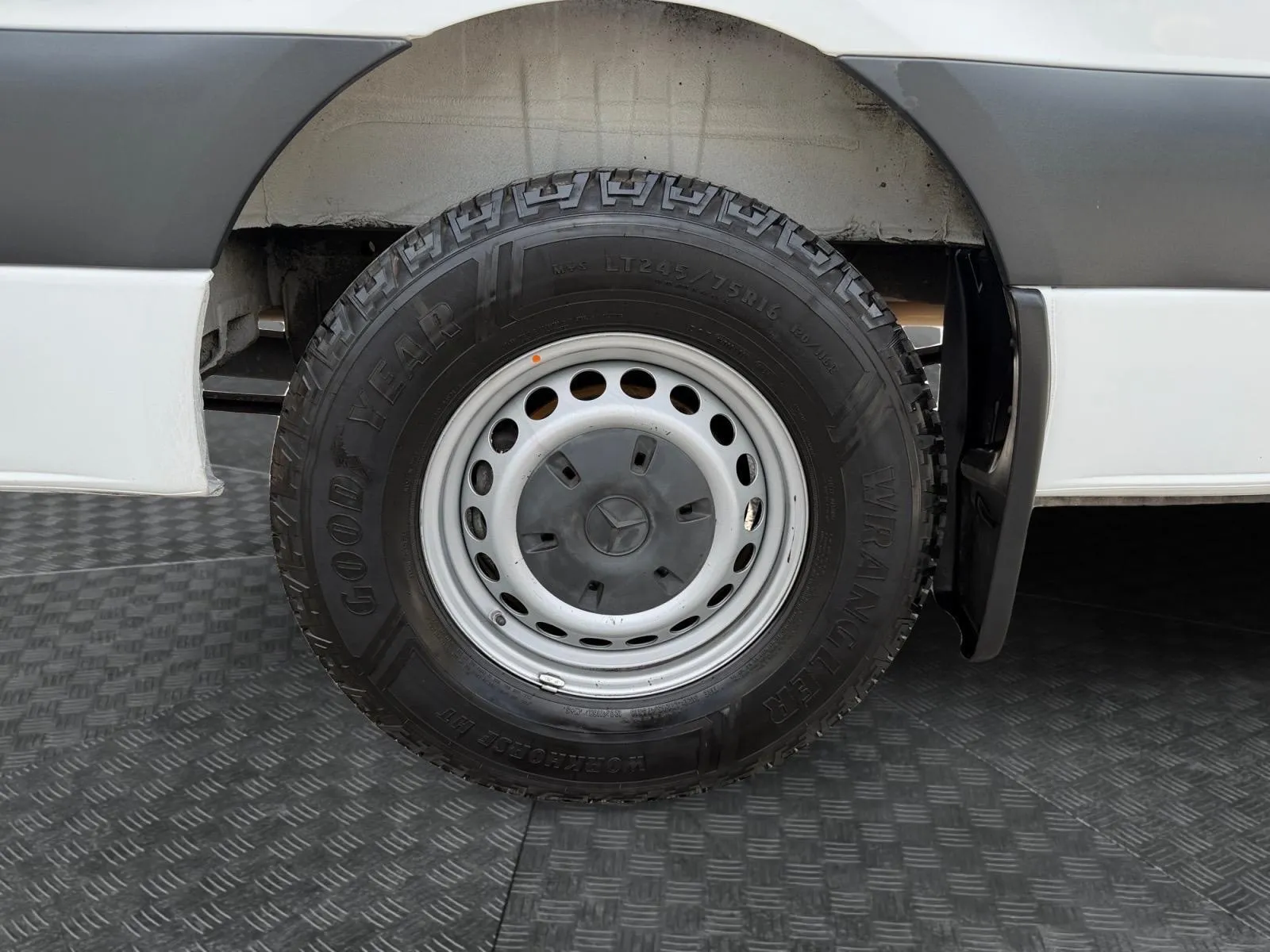 Mercedes-Benz Sprinter photo 15