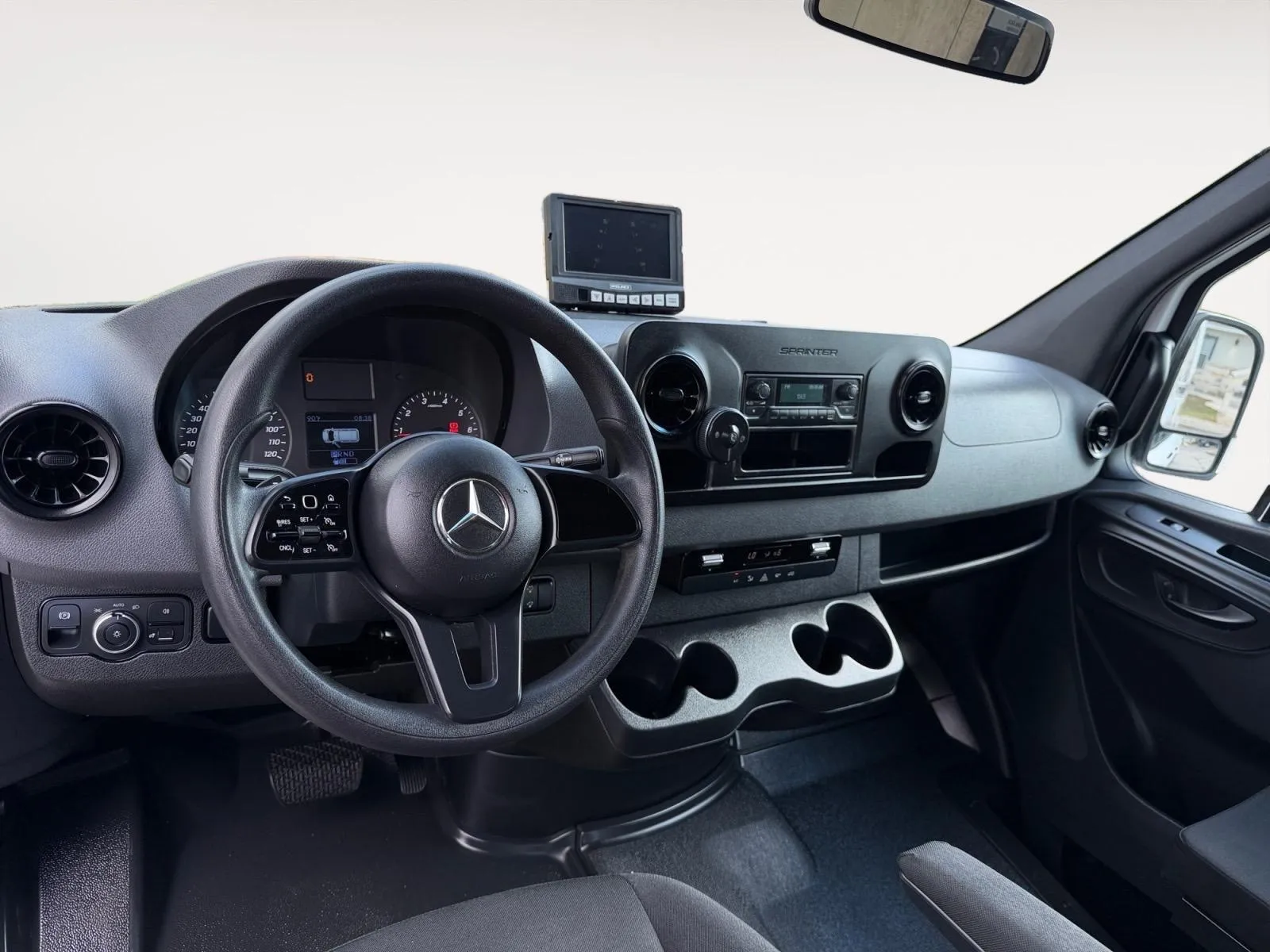Mercedes-Benz Sprinter photo 20