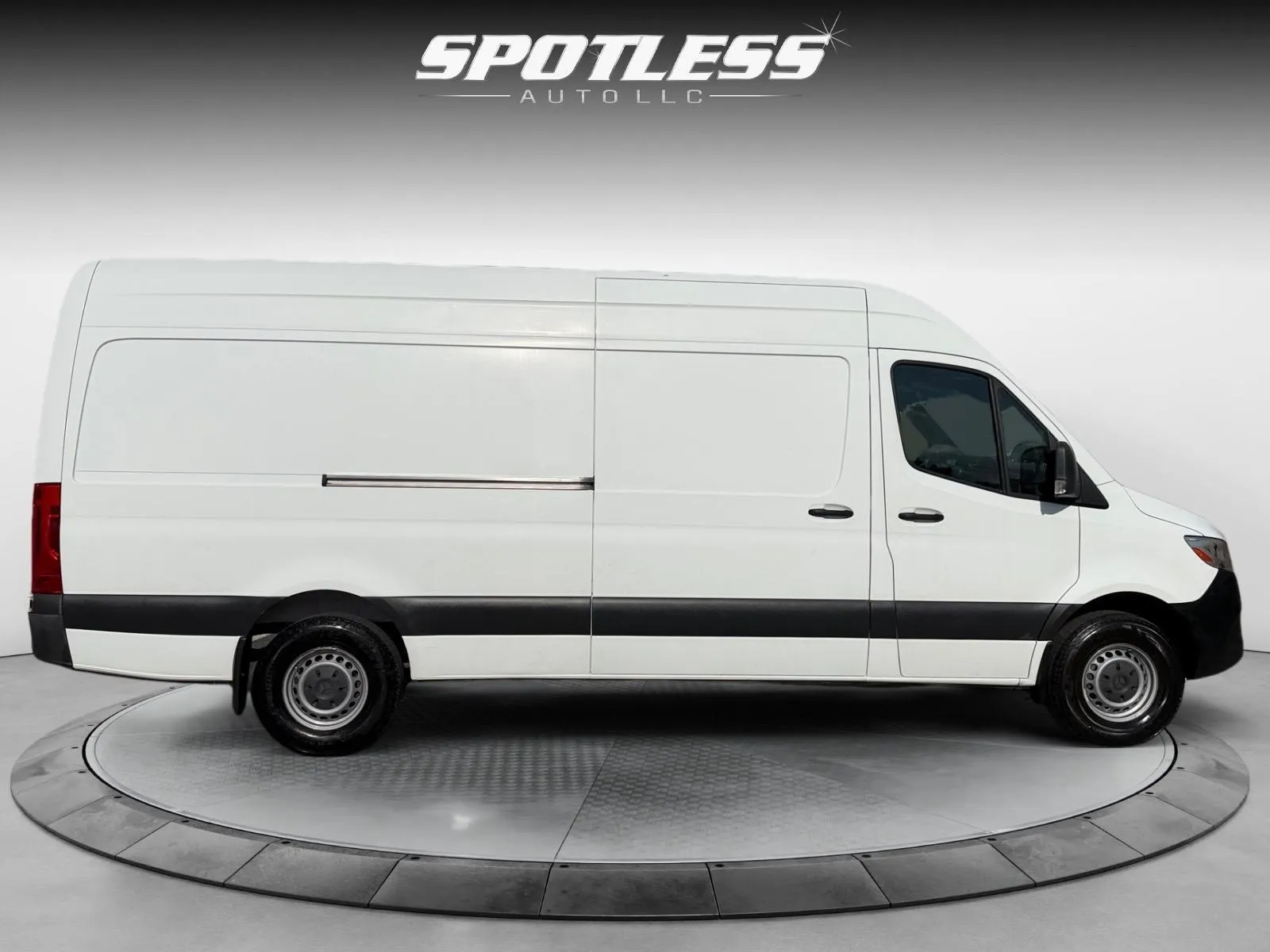 Mercedes-Benz Sprinter photo 8