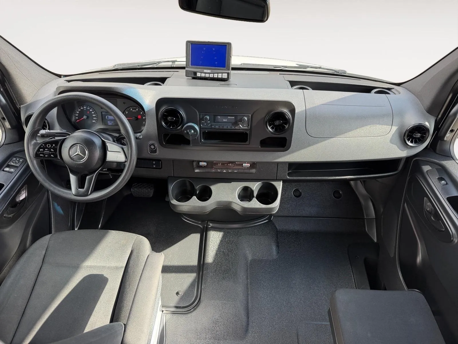 Mercedes-Benz Sprinter photo 21