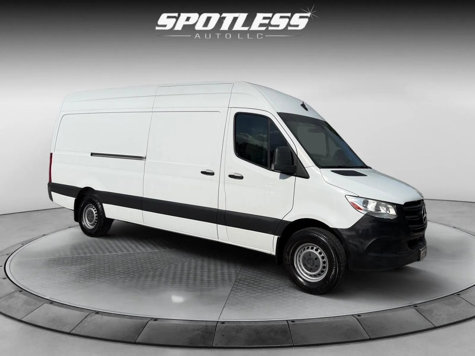 Mercedes-Benz Sprinter photo 11