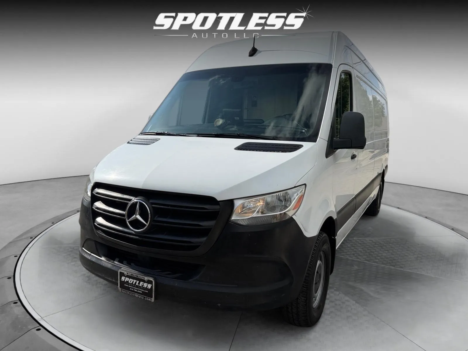 Mercedes-Benz Sprinter photo 3