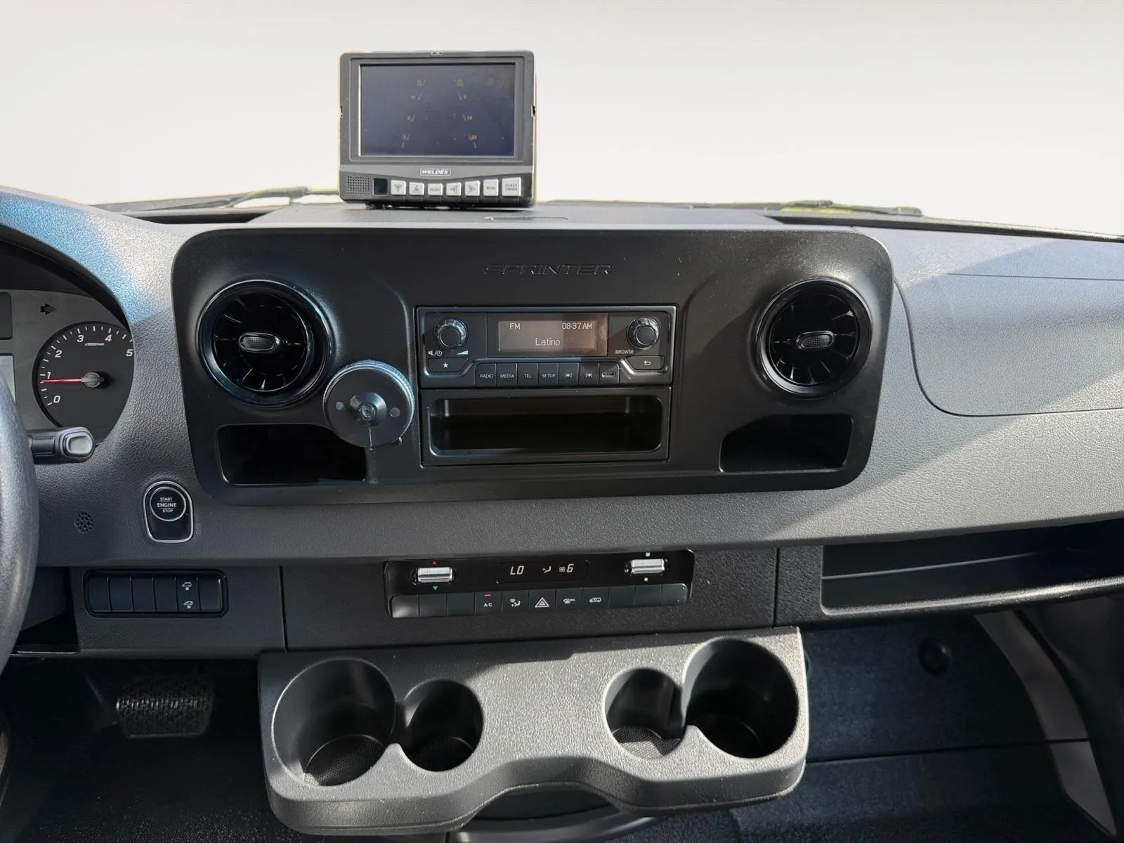 Mercedes-Benz Sprinter photo 23