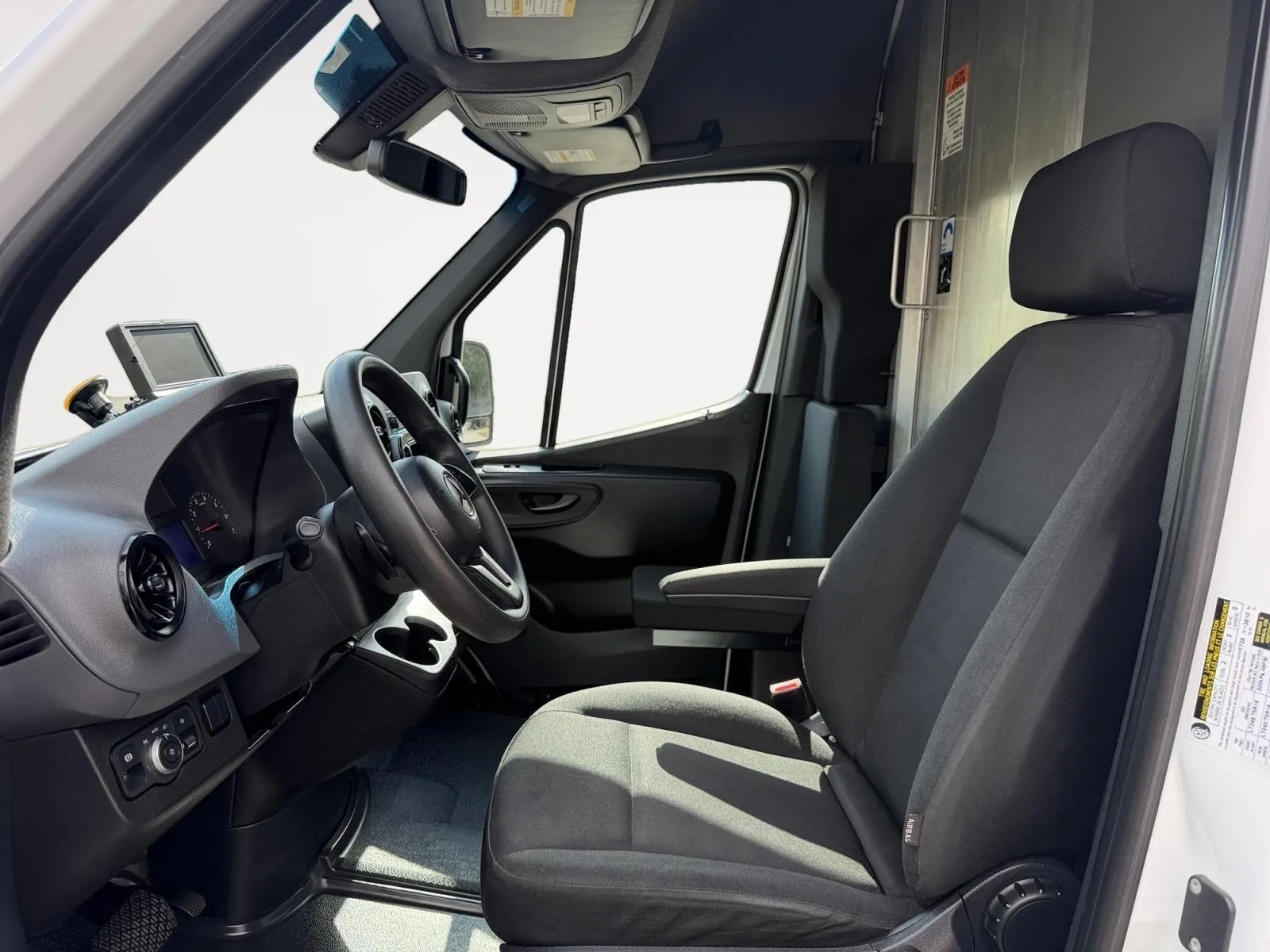 Mercedes-Benz Sprinter photo 19