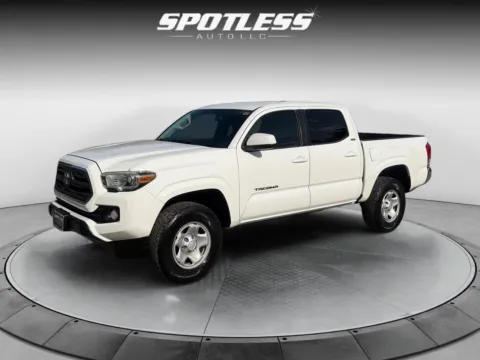 White 2016 Toyota Tacoma SR5 V6 for sale in San Antonio, TX
