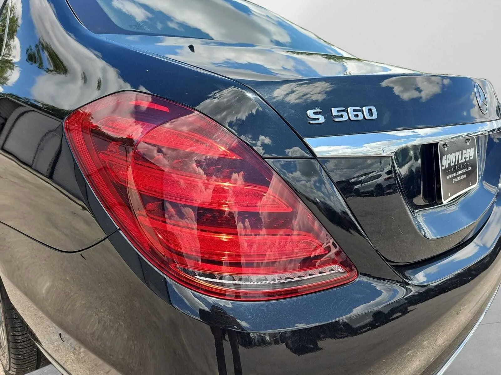 Mercedes-Benz S-Class photo 12