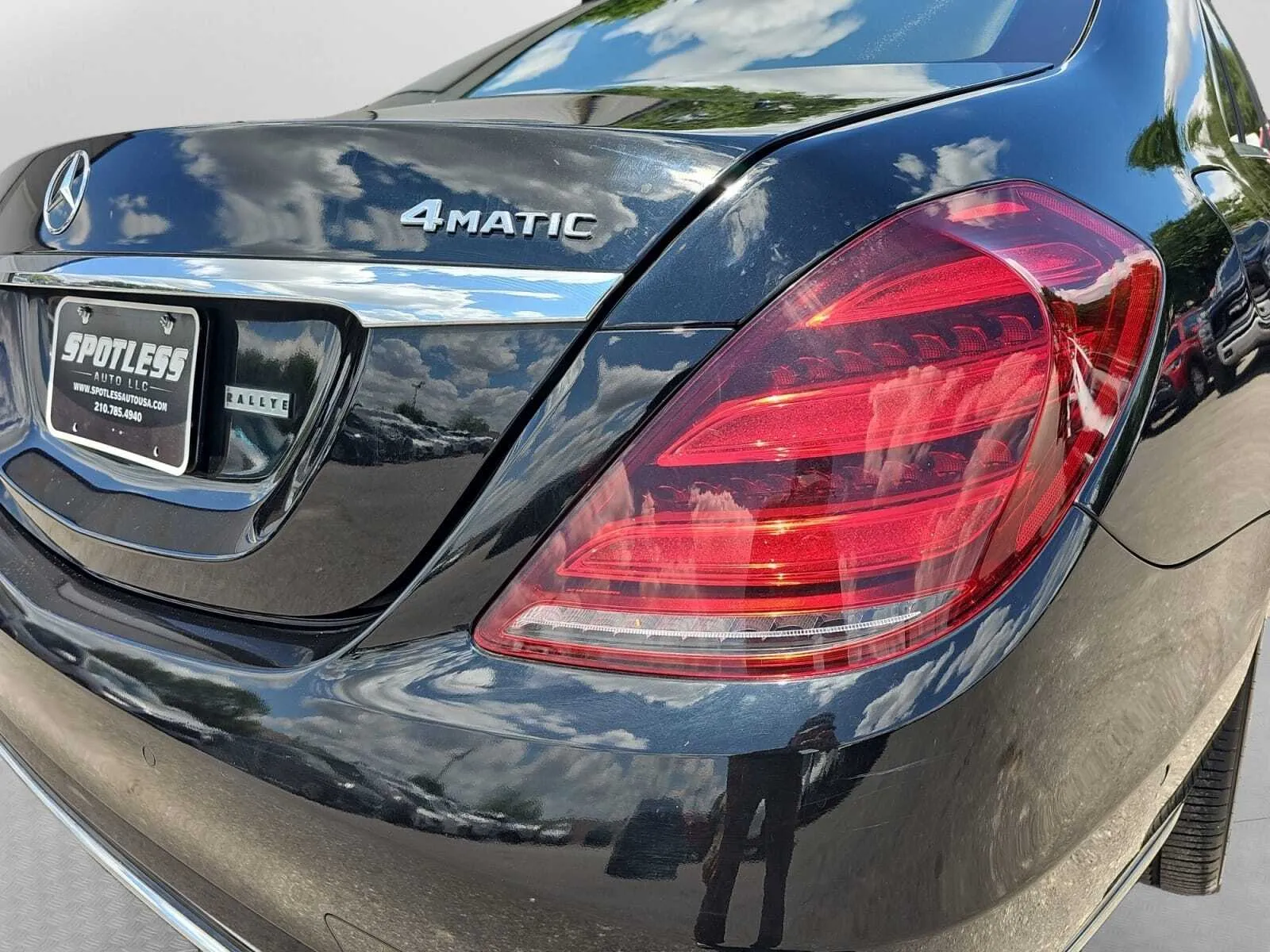 Mercedes-Benz S-Class photo 11
