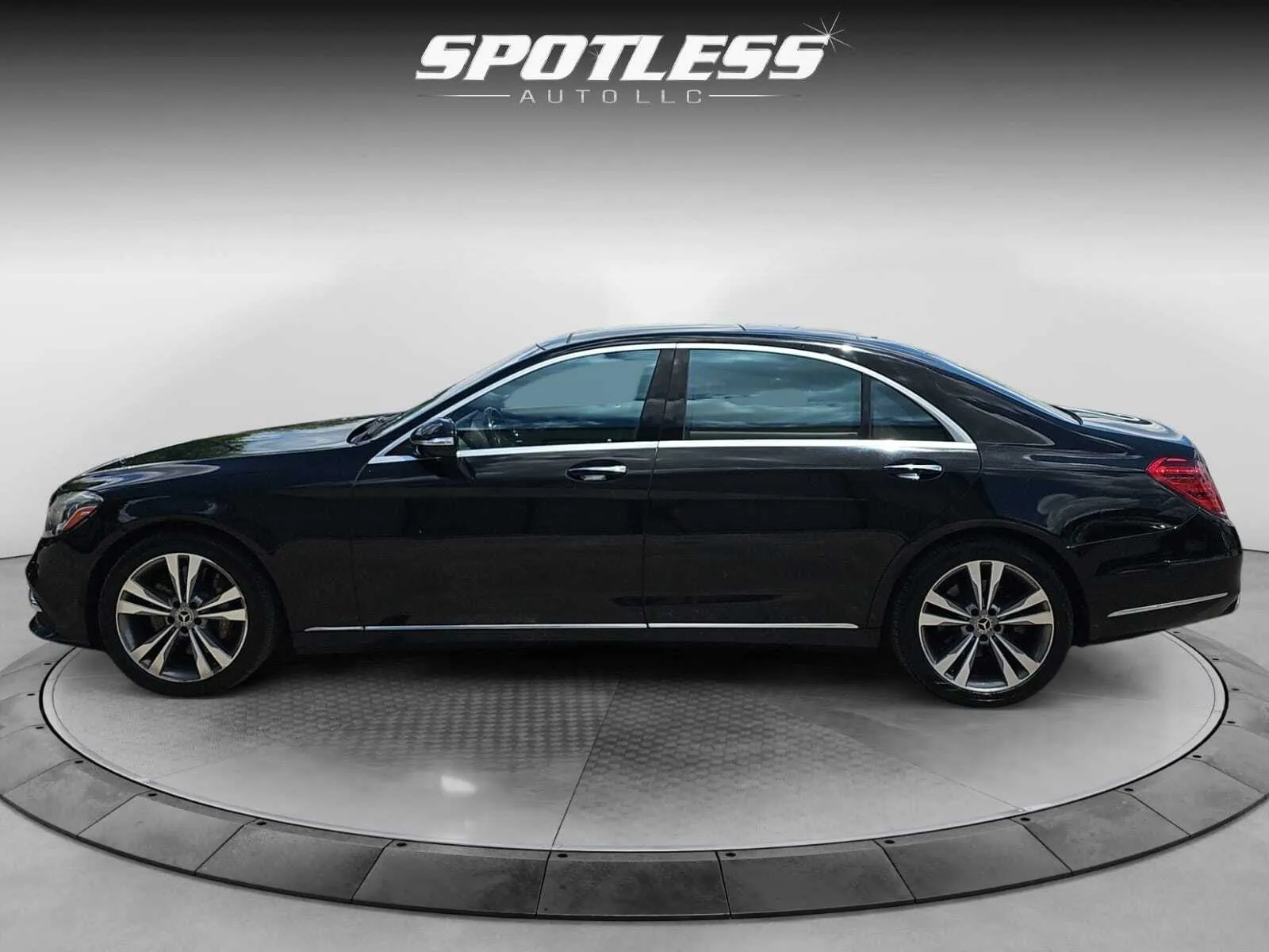 Mercedes-Benz S-Class photo 4