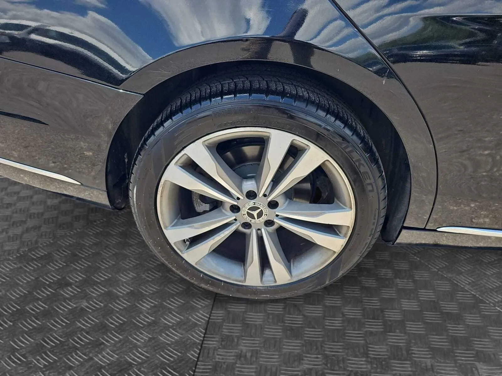 Mercedes-Benz S-Class photo 14