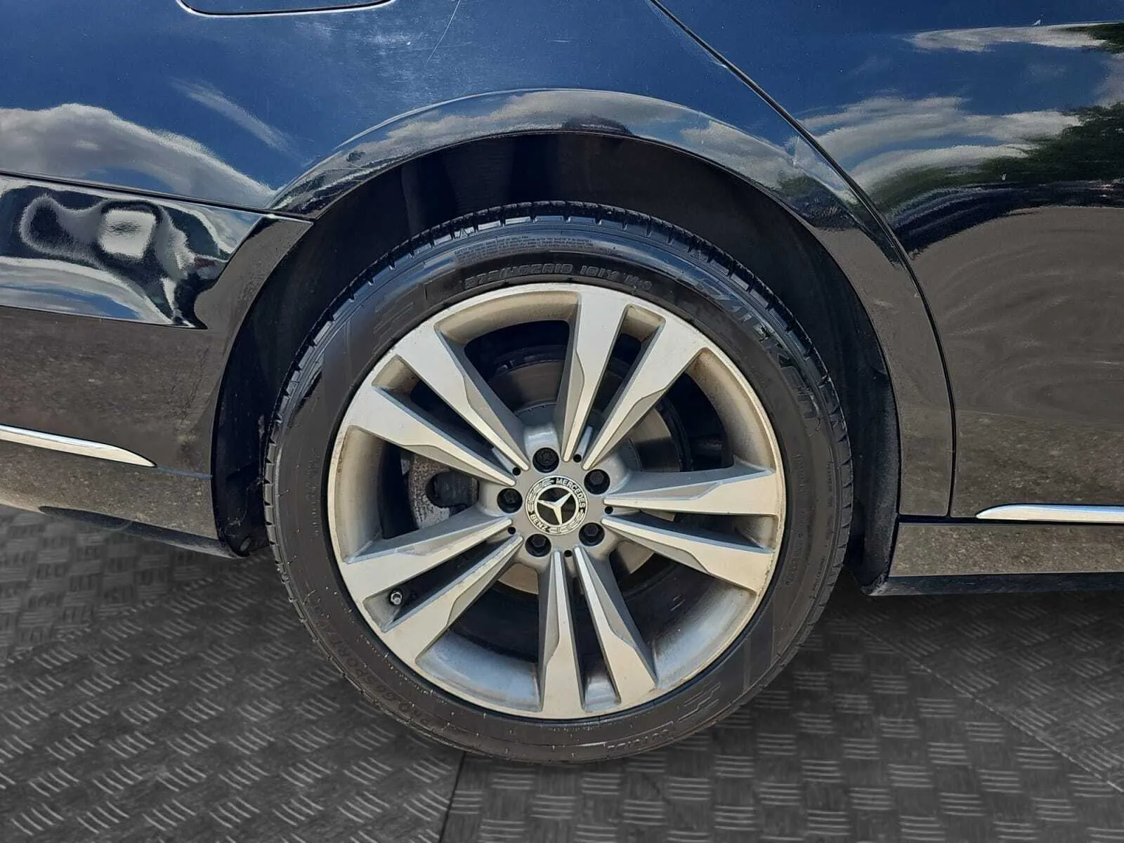 Mercedes-Benz S-Class photo 13