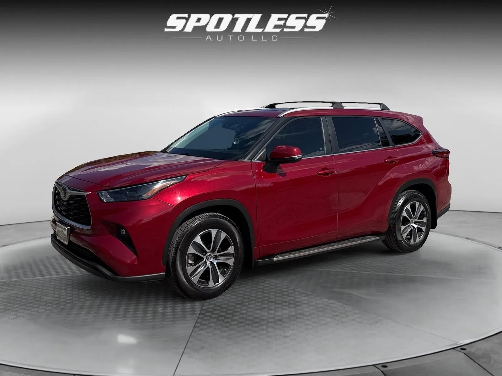 Red 2023 Toyota Highlander XLE for sale in San Antonio, TX