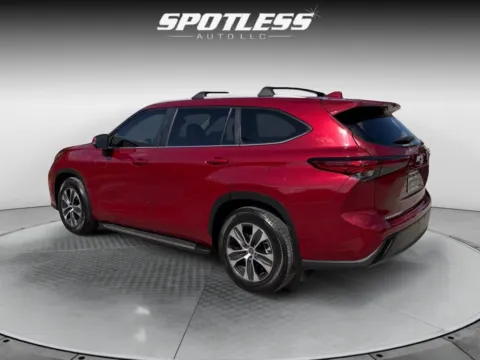 More photos of 2023 Toyota Highlander XLE at Spotless Auto San Pedro, TX