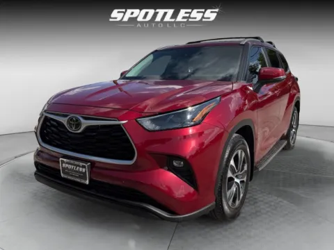 Another view of 2023 Toyota Highlander XLE for sale in San Antonio, TX at Spotless Auto San Pedro