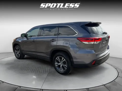 More photos of 2018 Toyota Highlander LE at Spotless Auto San Pedro, TX