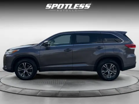 More photos of 2018 Toyota Highlander LE at Spotless Auto San Pedro, TX