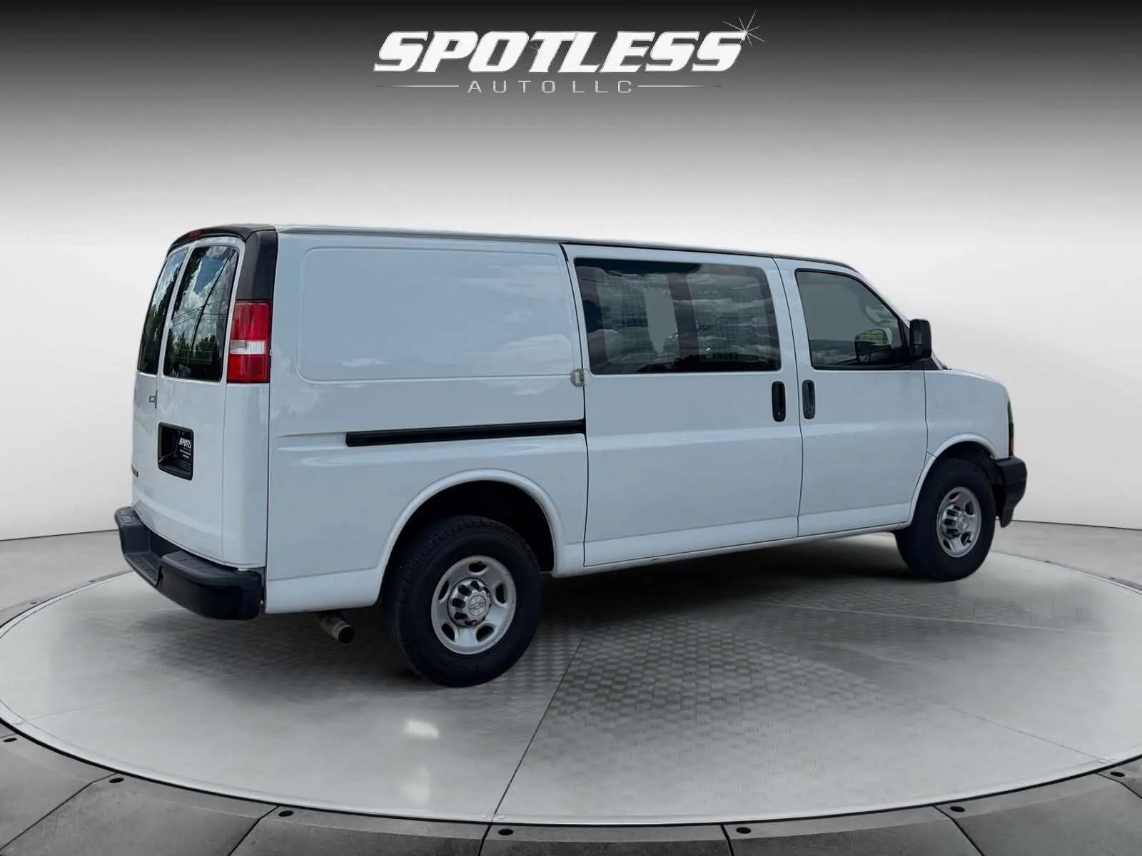 Chevrolet Express photo 7