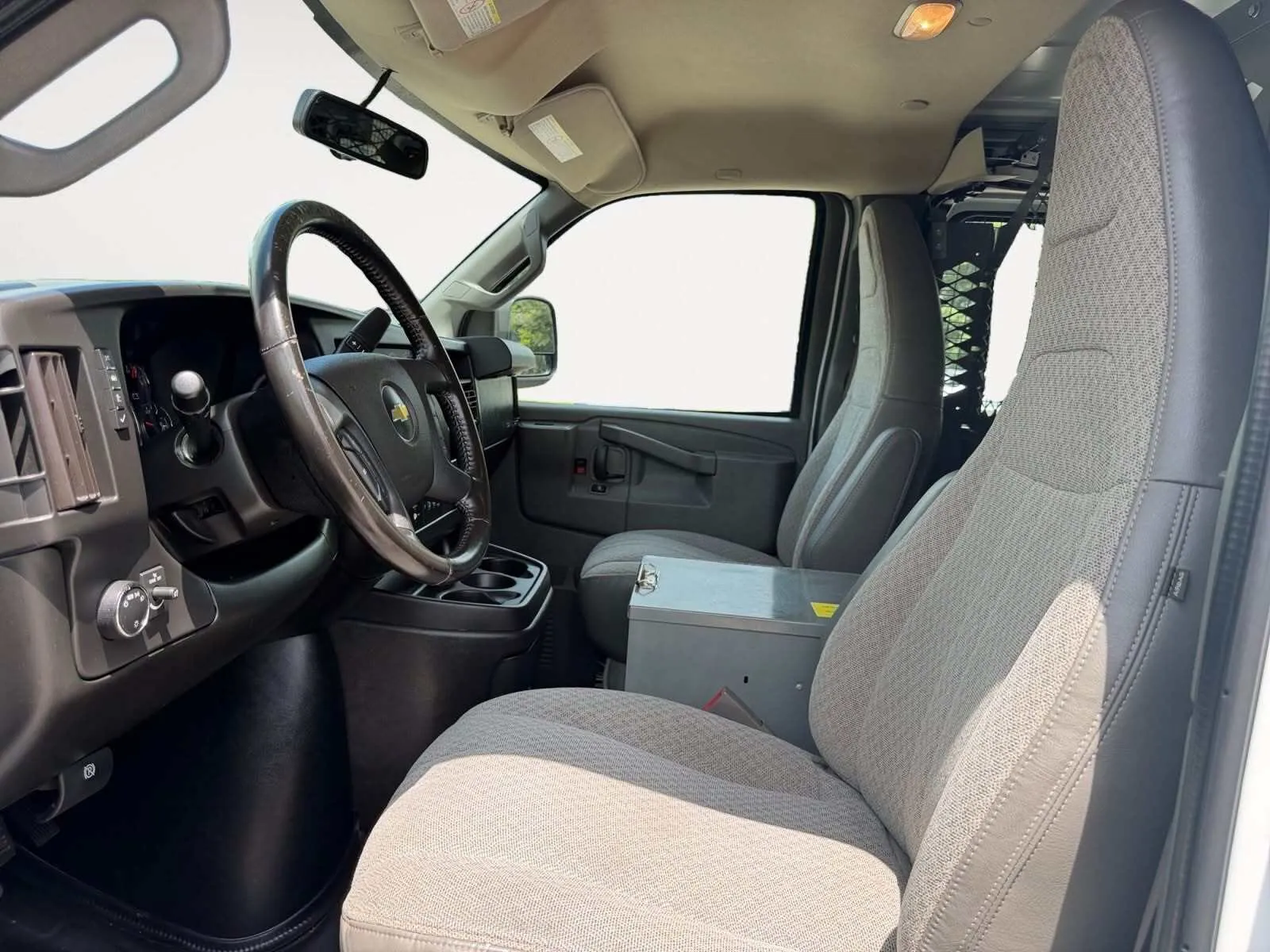 Chevrolet Express photo 19