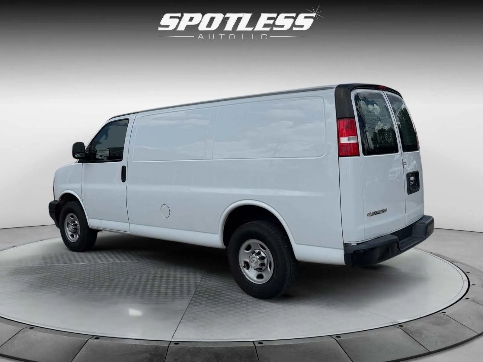 Chevrolet Express photo 5