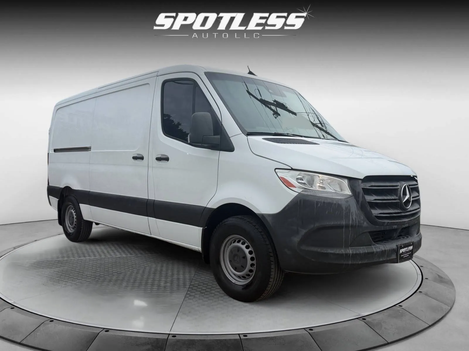 Mercedes-Benz Sprinter photo 9