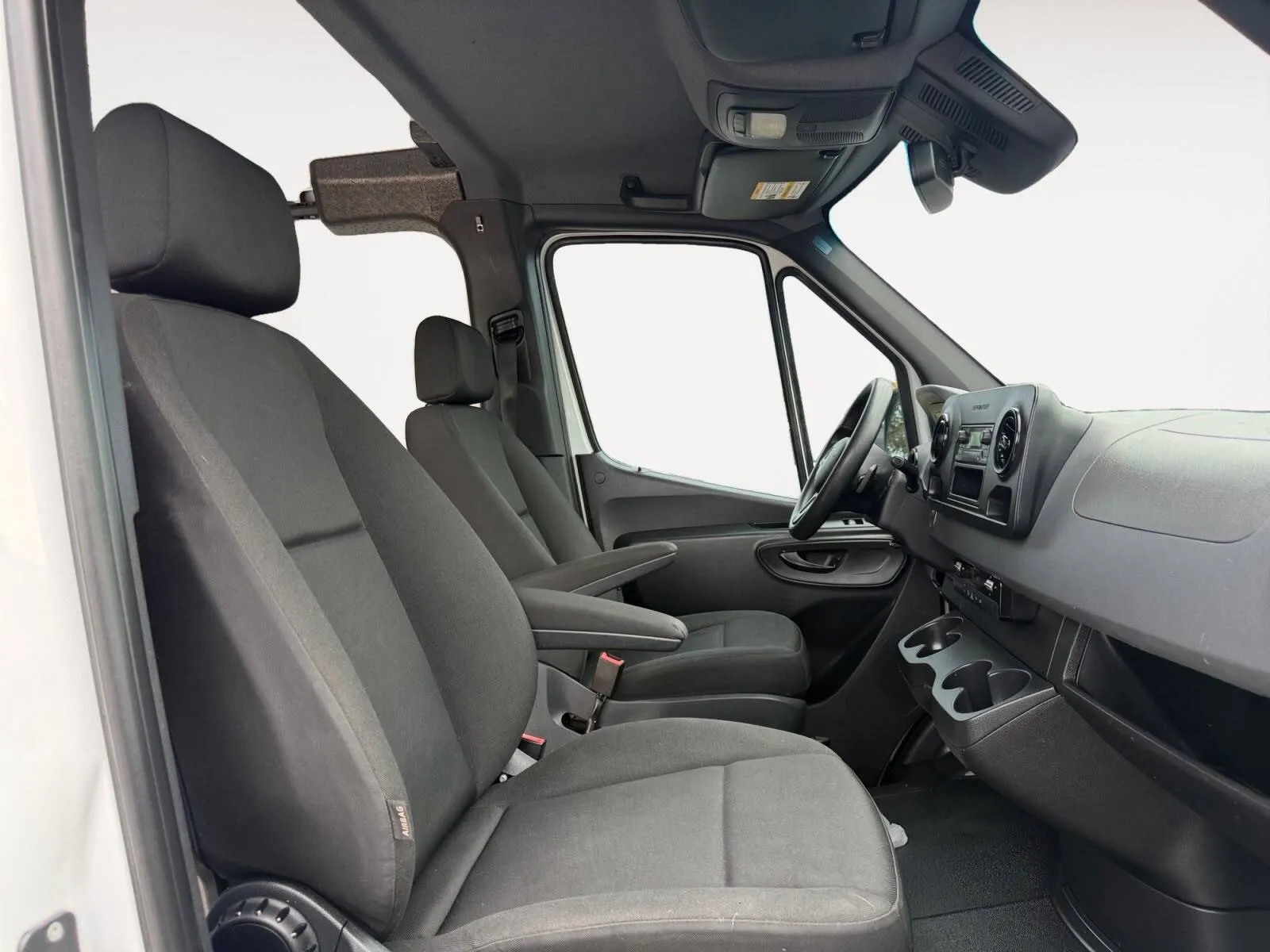Mercedes-Benz Sprinter photo 22