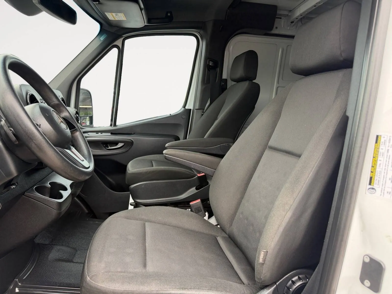 Mercedes-Benz Sprinter photo 19