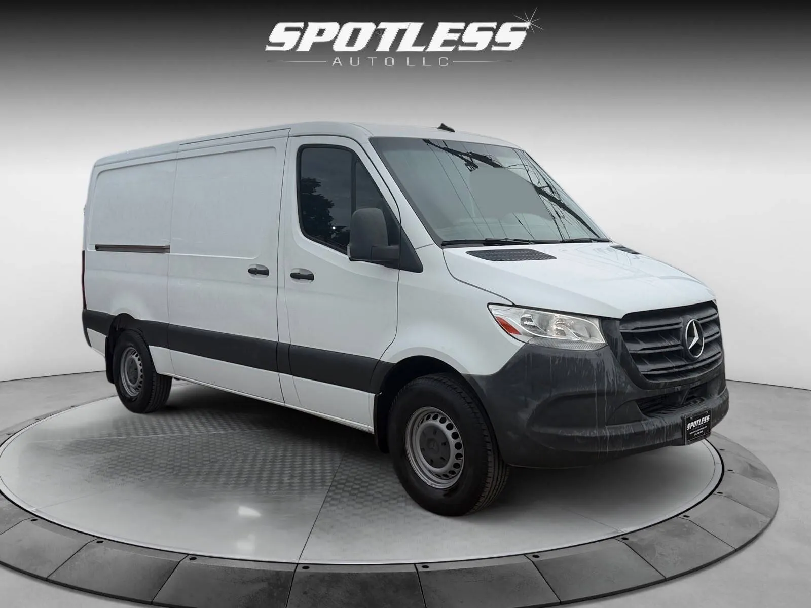Mercedes-Benz Sprinter photo 11