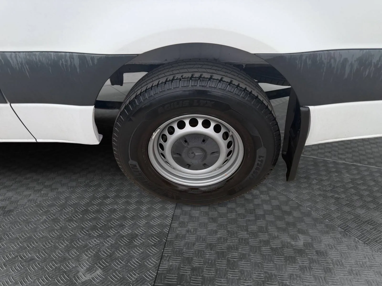 Mercedes-Benz Sprinter photo 14