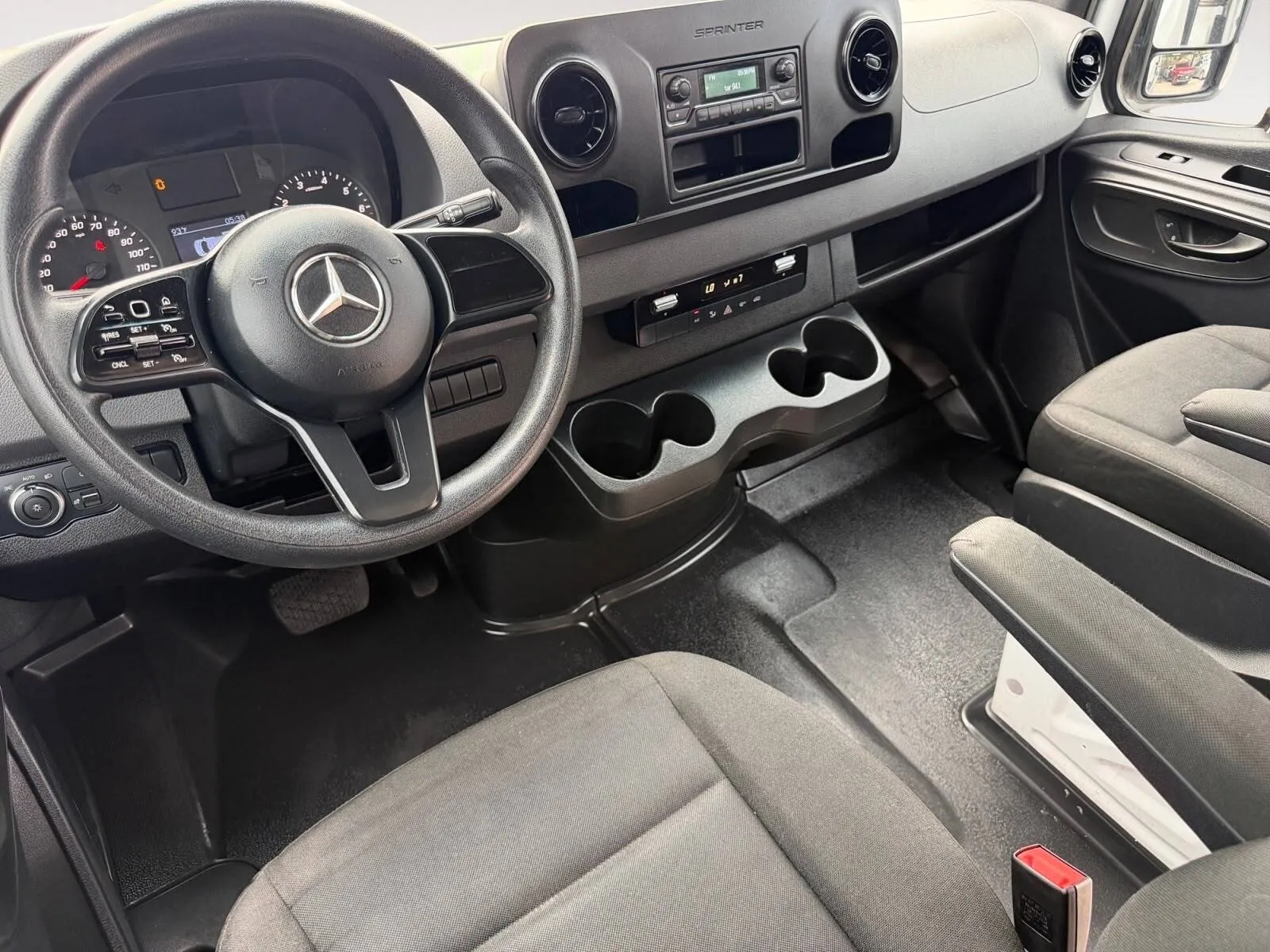 Mercedes-Benz Sprinter photo 21