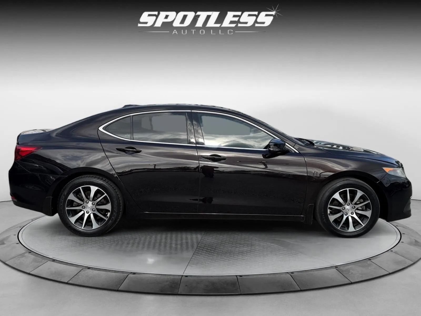 Acura TLX photo 8