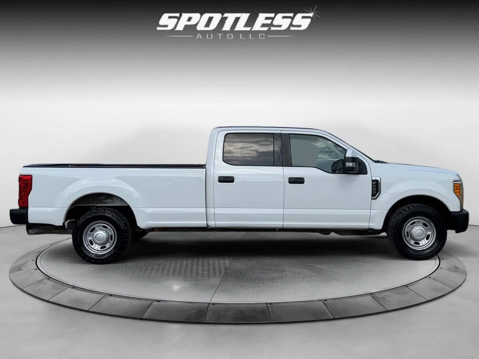 Ford F-250 photo 8