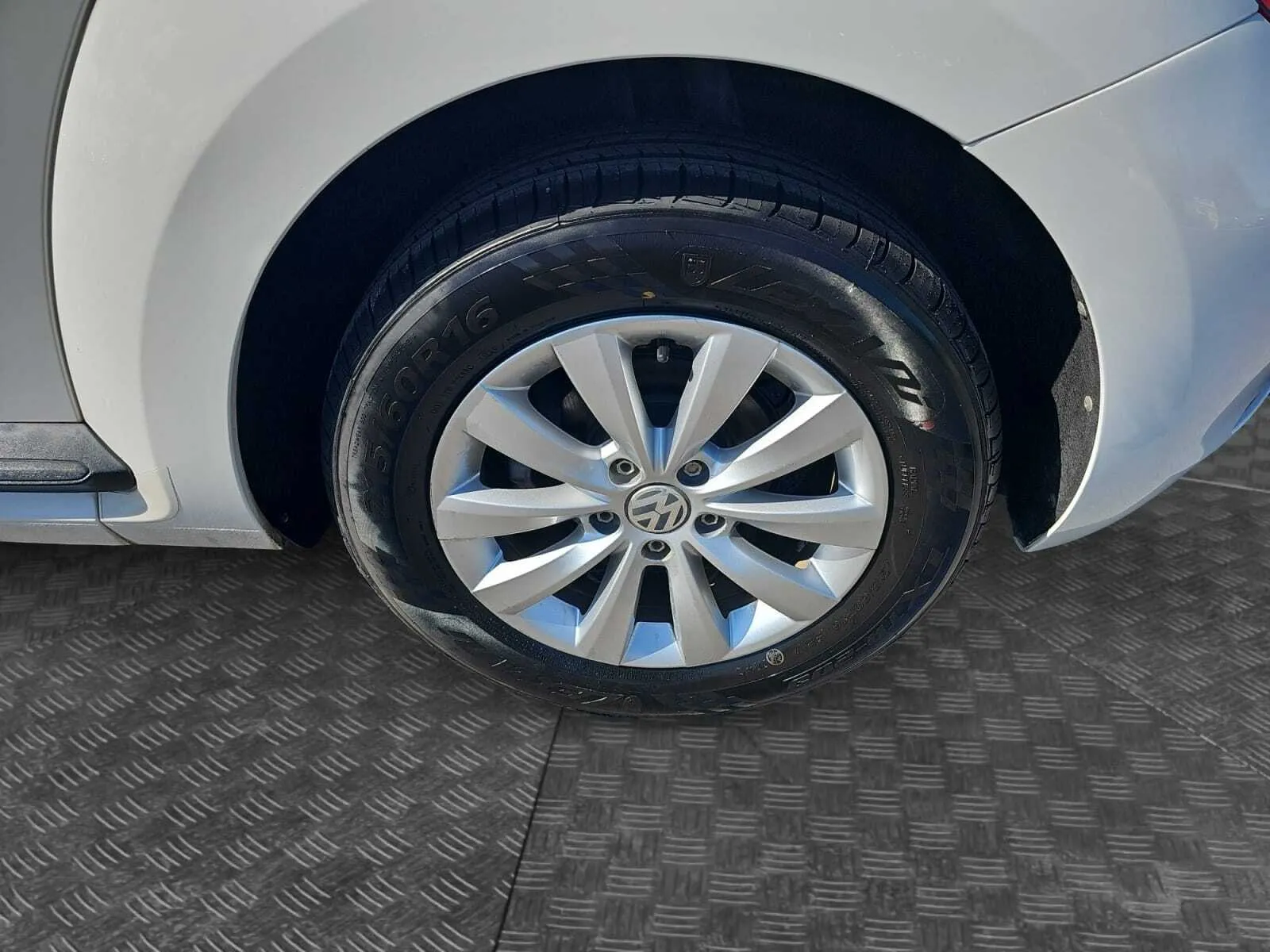 Volkswagen Beetle photo 14