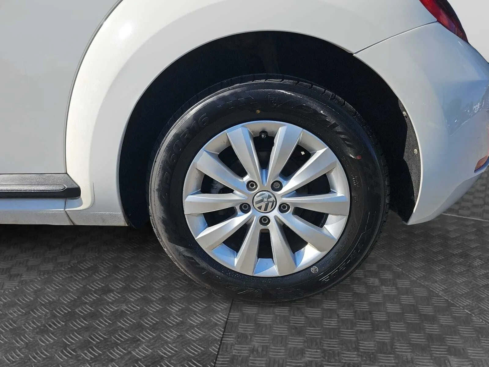 Volkswagen Beetle photo 15