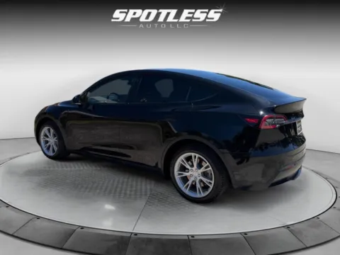 More photos of 2022 Tesla Model Y Long Range at Spotless Auto San Pedro, TX
