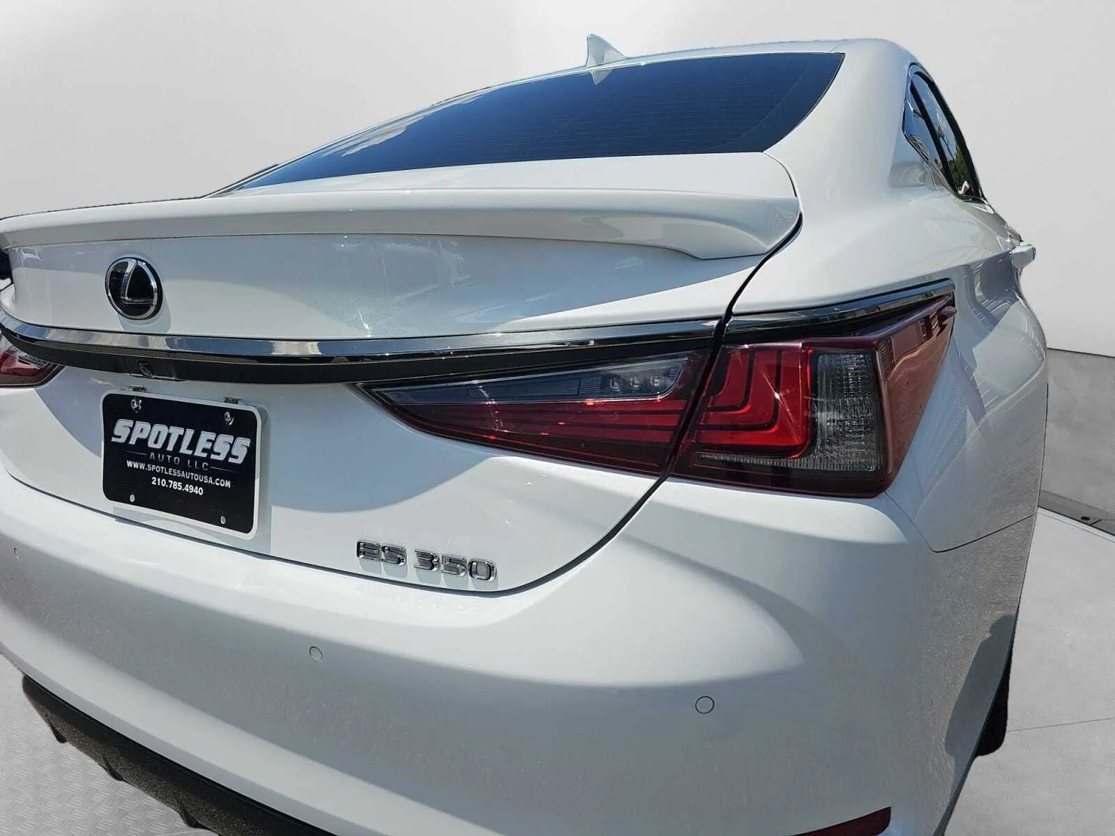 Lexus ES photo 13