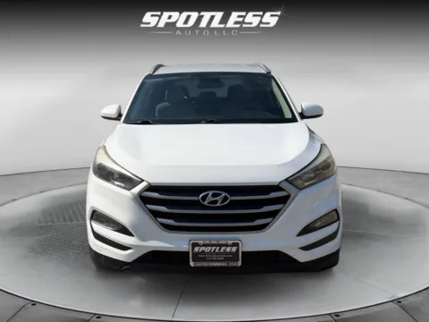 More photos of 2017 Hyundai TUCSON SE at Spotless Auto San Pedro, TX