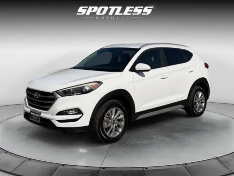 White 2017 Hyundai TUCSON SE for sale in San Antonio, TX