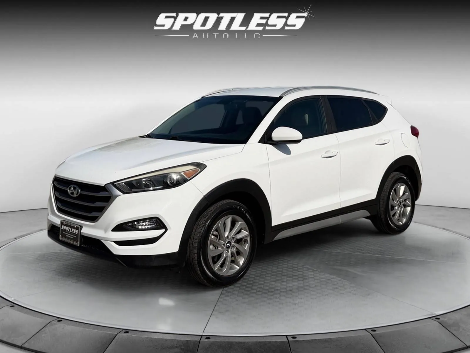 White 2017 Hyundai TUCSON SE for sale in San Antonio, TX
