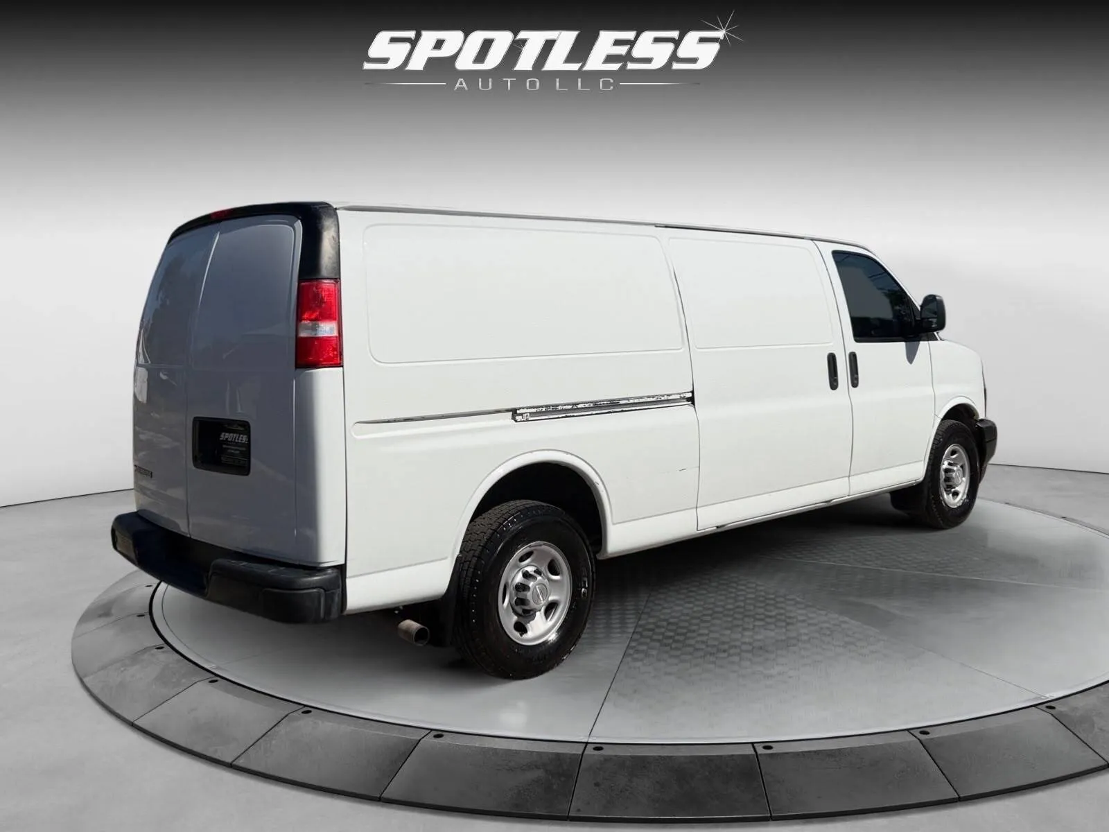 Chevrolet Express photo 9