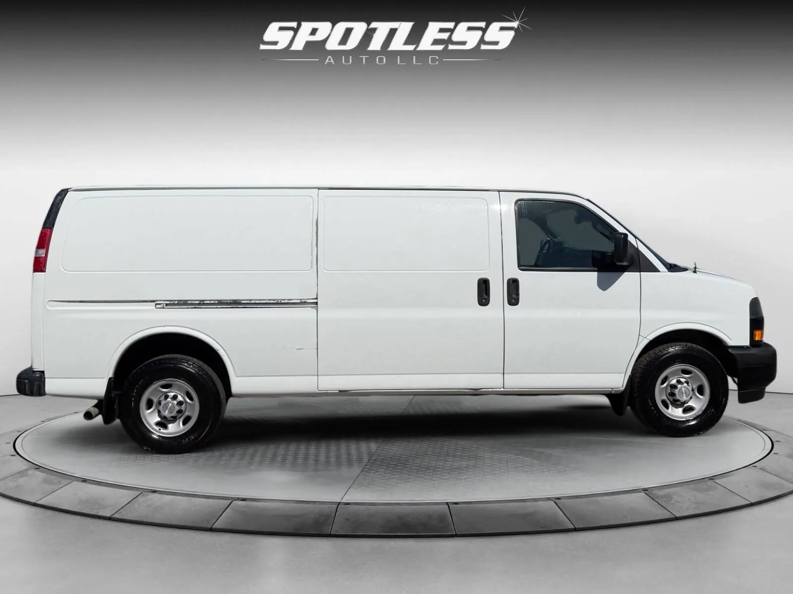 Chevrolet Express photo 8