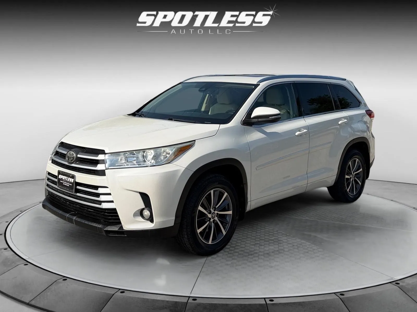 White 2018 Toyota Highlander for sale in San Antonio, TX