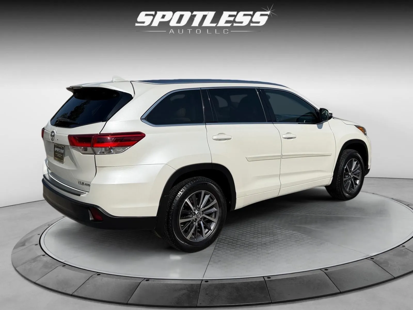 Toyota Highlander photo 9