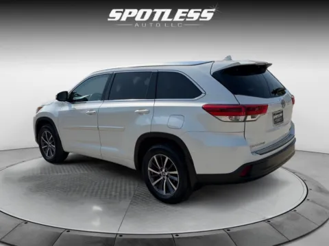 More photos of 2018 Toyota Highlander at Spotless Auto San Pedro, TX