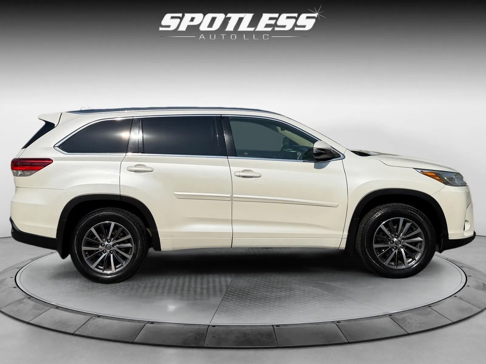 Toyota Highlander photo 8
